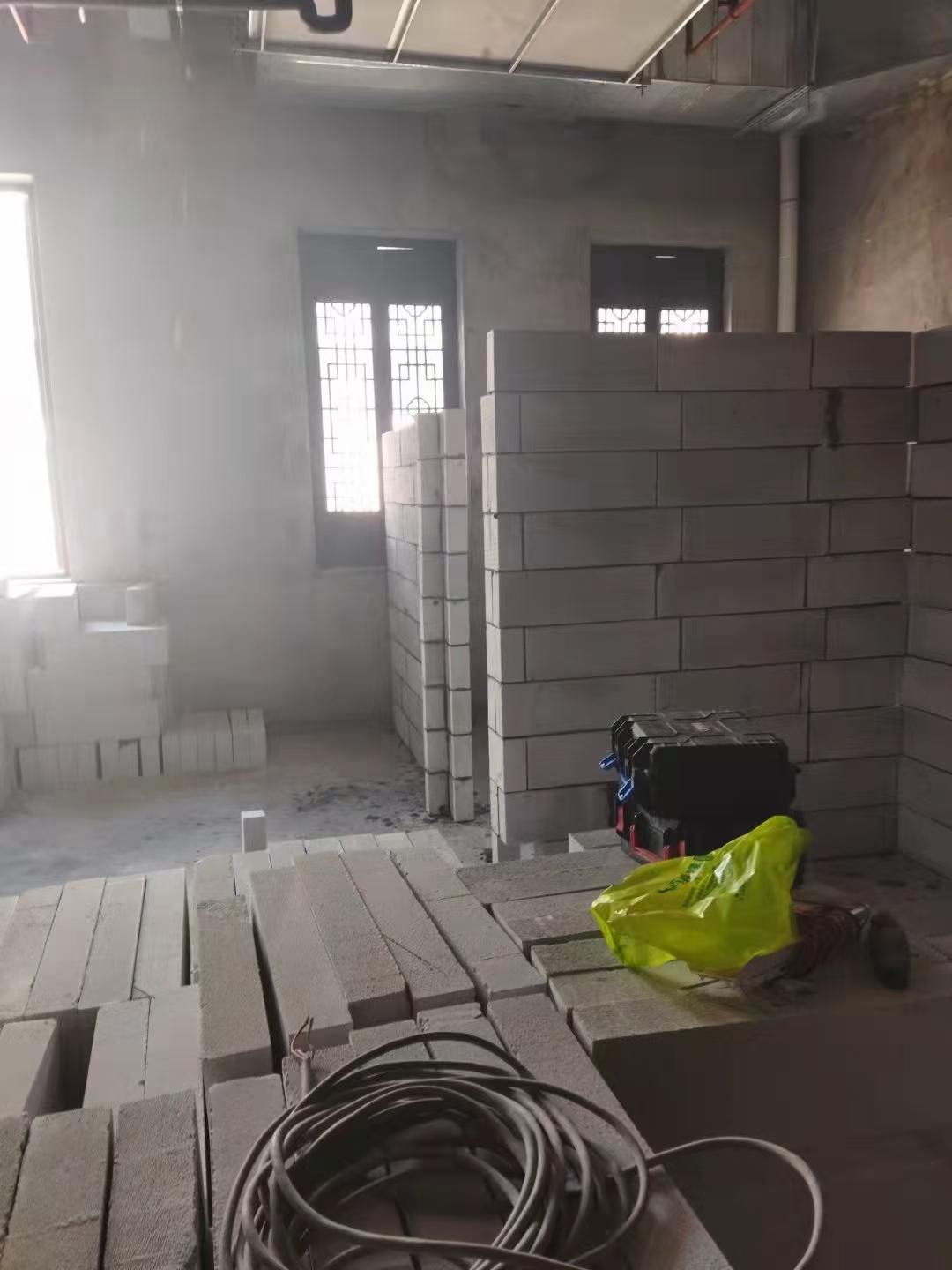 轻质砖砌筑过程